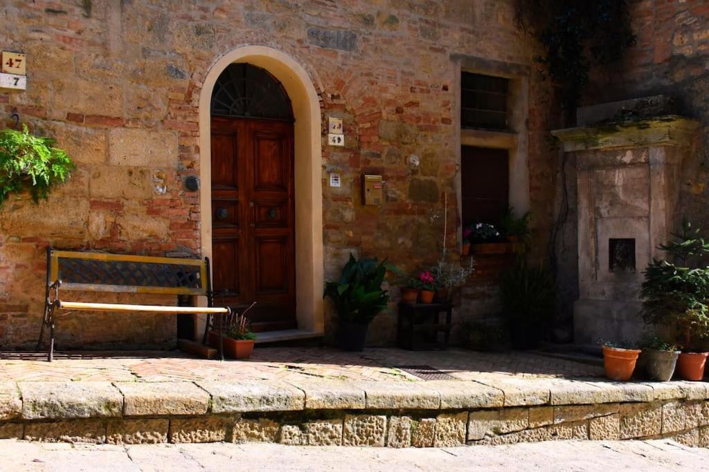 Casa Vacanze E Brevi Periodi Alla Porta Etrusca La Panchina Al Sole 渥尔特拉 外观 照片